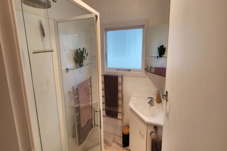 Photo of property in 60 Awanui Street, Merrilands, New Plymouth, 4312