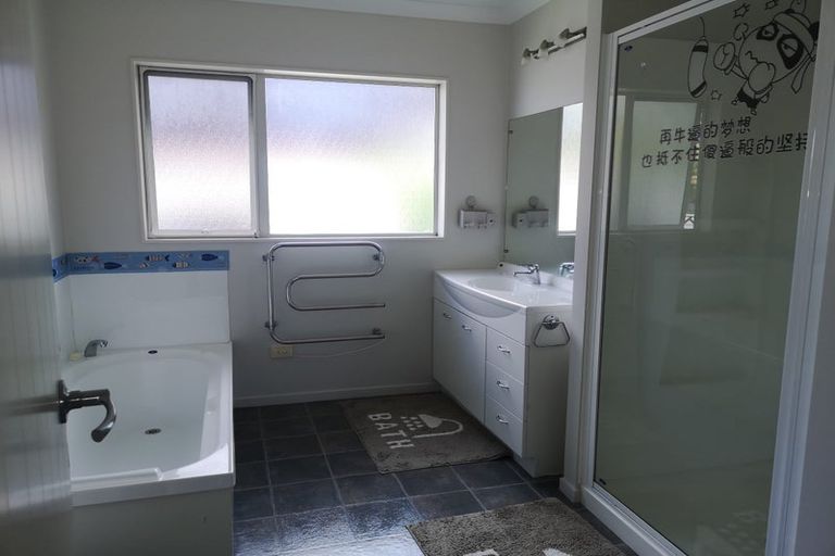 Photo of property in 7a Lyttelton Avenue, Forrest Hill, Auckland, 0620