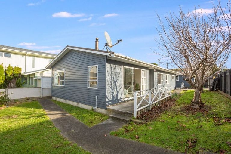 Photo of property in 2 Pascoe Avenue, Paremata, Porirua, 5026
