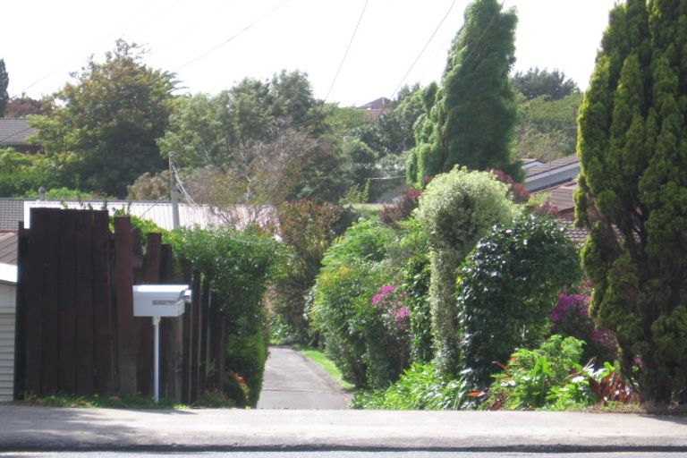 Photo of property in 303a/1 Great North Road, Henderson, Auckland, 0612