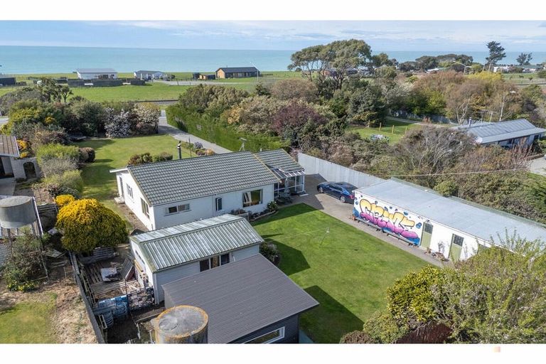 Photo of property in 14 Waimate Highway, Saint Andrews, 7988
