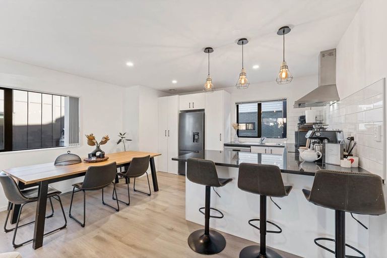 Photo of property in 63 Black Beech Crescent, Takanini, 2110
