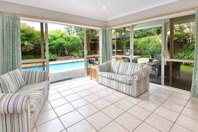 Photo of property in 168 Lakeside Drive, Orewa, 0931