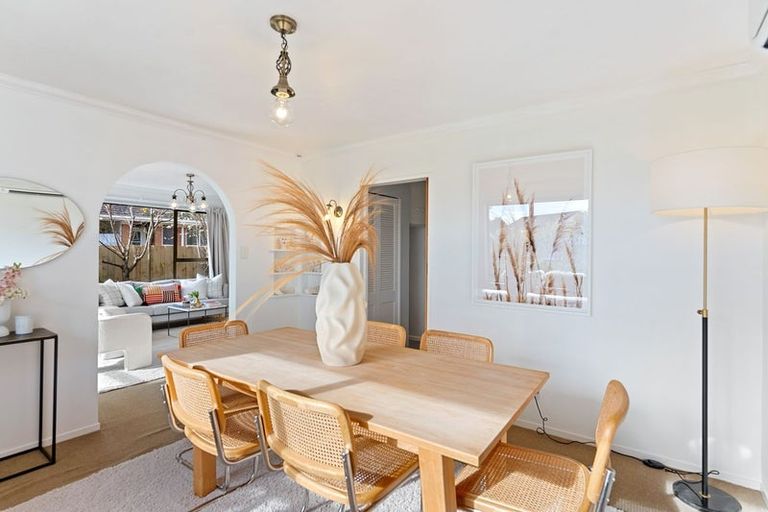 Photo of property in 28 Rewarewa Crescent, Waikanae, 5036