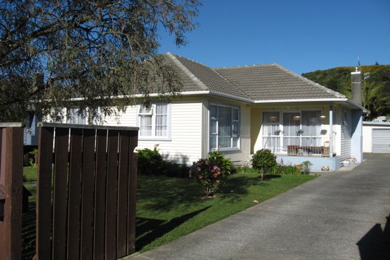 Photo of property in 39 Hyde Street, Wainuiomata, Lower Hutt, 5014