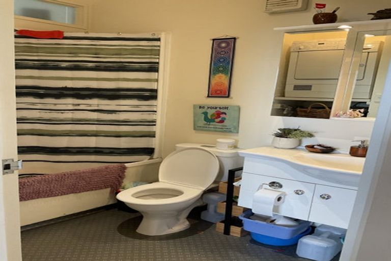 Photo of property in Hobson Court Flats, 69/70u Hobson Street, Thorndon, Wellington, 6011