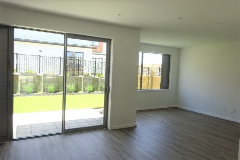 Photo of property in 1 Gunn Way, Hobsonville, Auckland, 0616