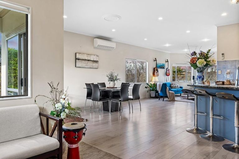 Photo of property in 21 Cinnabar Place, Westgate, Auckland, 0614