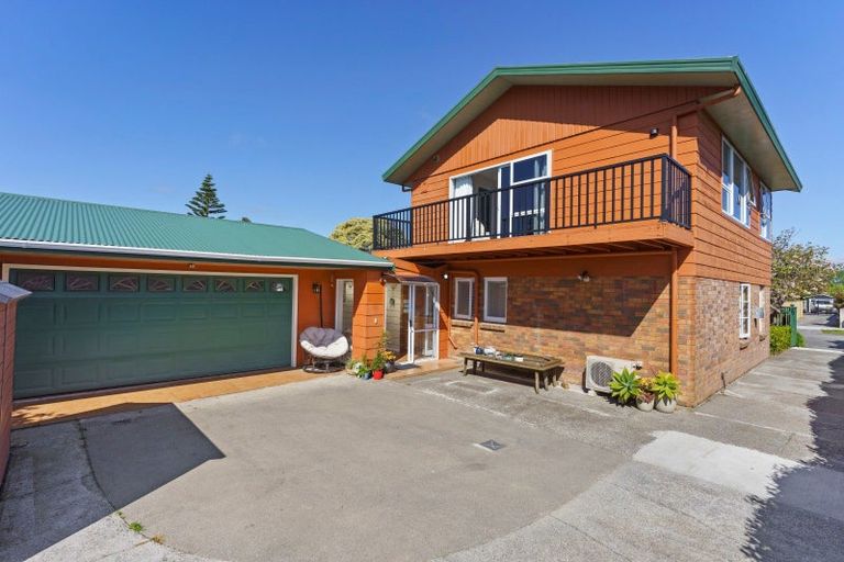 Photo of property in 10 Nimmo Avenue, Waikanae, 5036