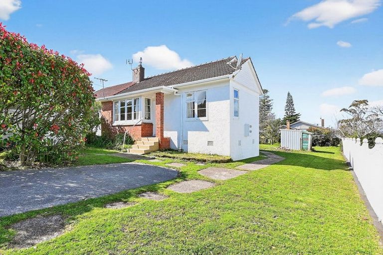 Photo of property in 1a Handley Avenue, Narrow Neck, Auckland, 0624