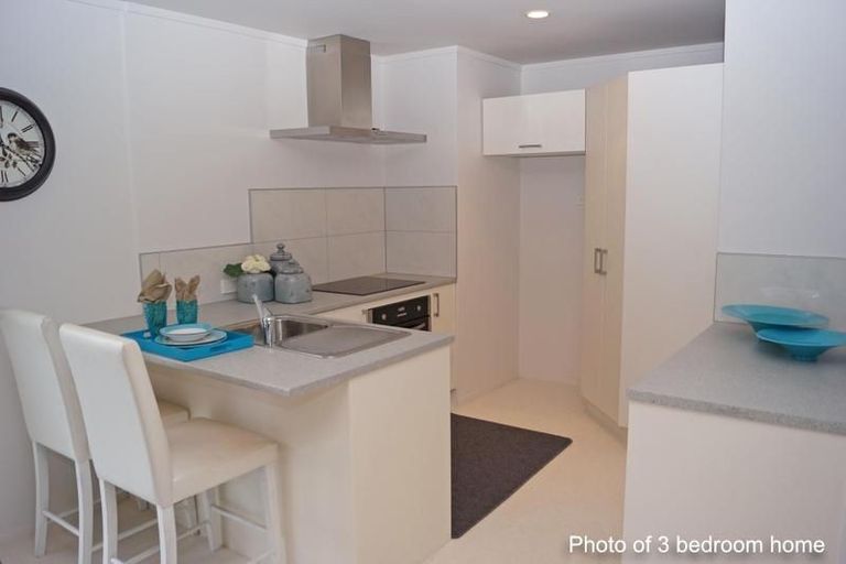 Photo of property in 58 Hewlett Road, Massey, Auckland, 0614