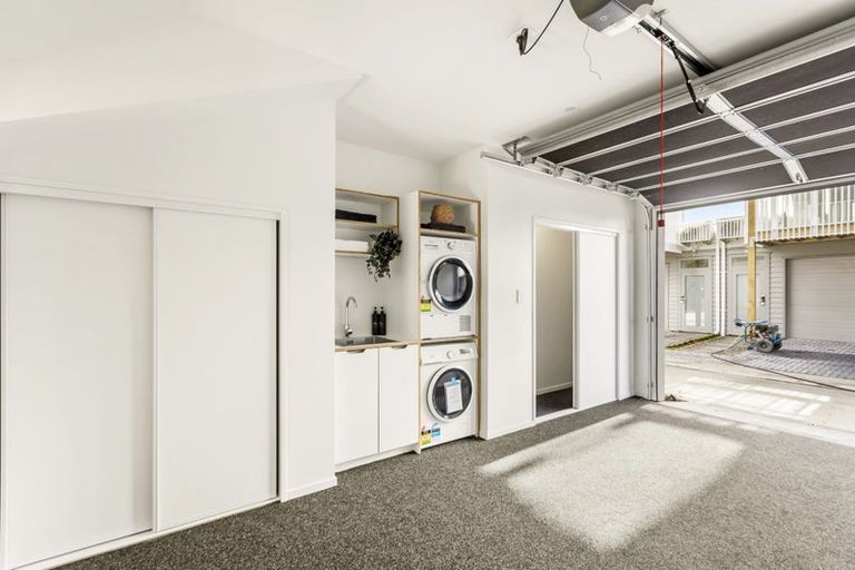 Photo of property in 11/2 Moor Avenue, Te Atatu Peninsula, Auckland, 0610