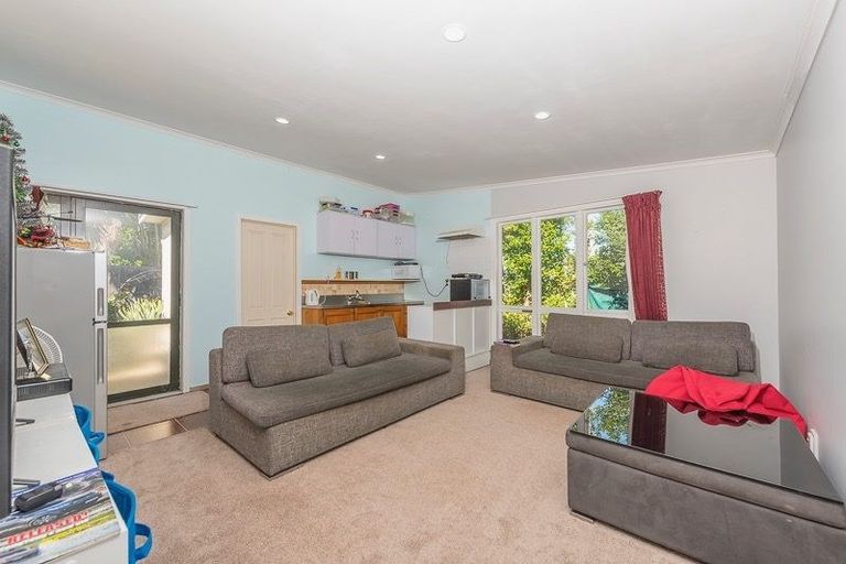 Photo of property in 50 Megan Avenue, Pakuranga Heights, Auckland, 2010