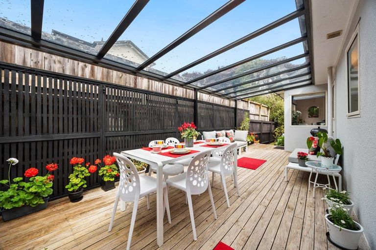 Photo of property in 6 Harbour Lights Close, West Harbour, Auckland, 0618
