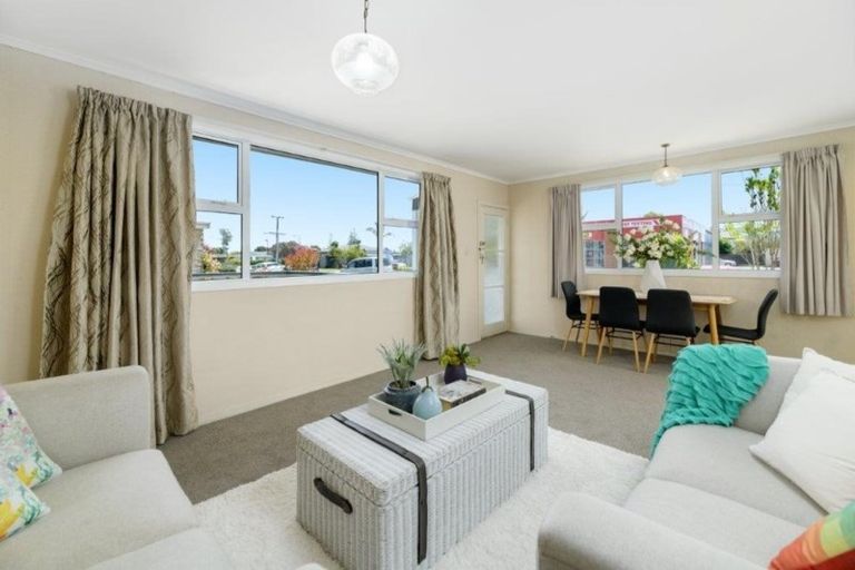 Photo of property in 2/92 Ngatai Road, Otumoetai, Tauranga, 3110