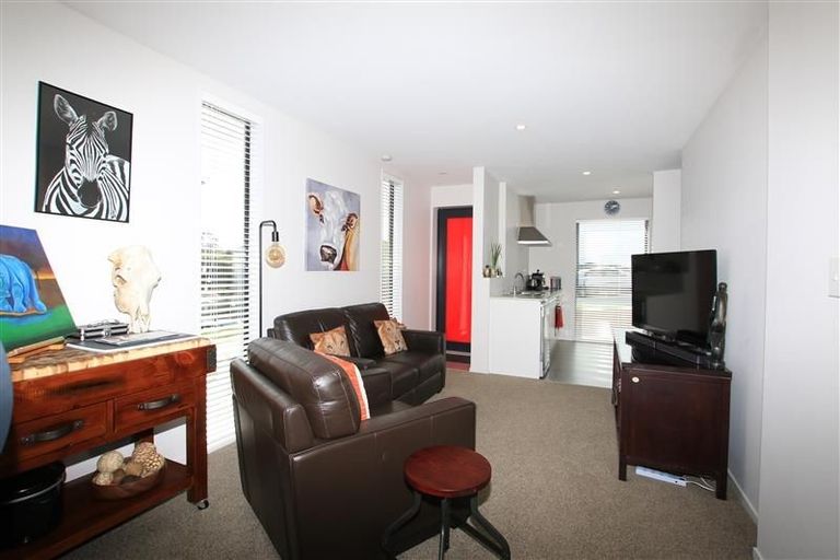 Photo of property in 2/10 Silver Moon Road, Albany Heights, Auckland, 0632