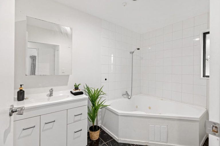 Photo of property in 155a Mackenzie Avenue, Woolston, Christchurch, 8023