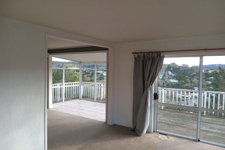 Photo of property in 32 Castle Crescent, Stokes Valley, Lower Hutt, 5019