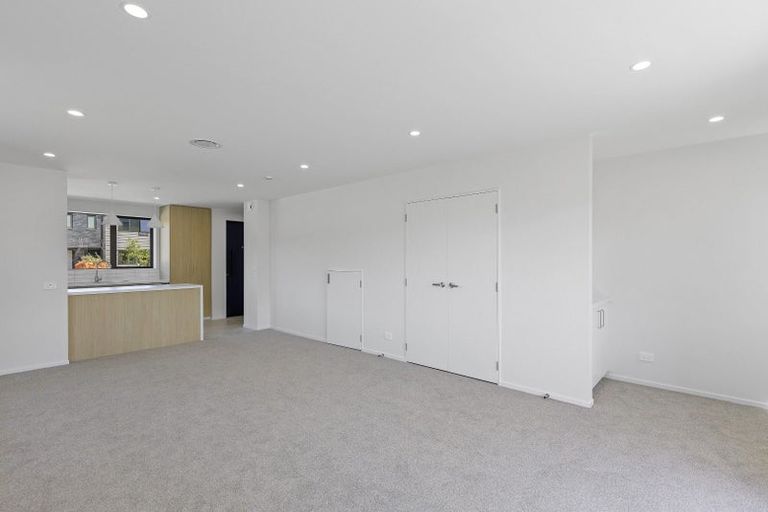 Photo of property in 39 Turtleback Avenue, Whitby, 5024