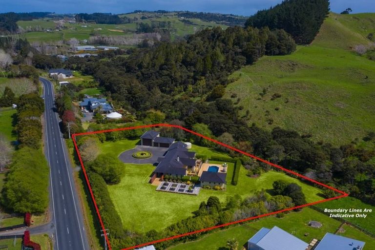 Photo of property in 1030 Peak Road, Helensville, 0875