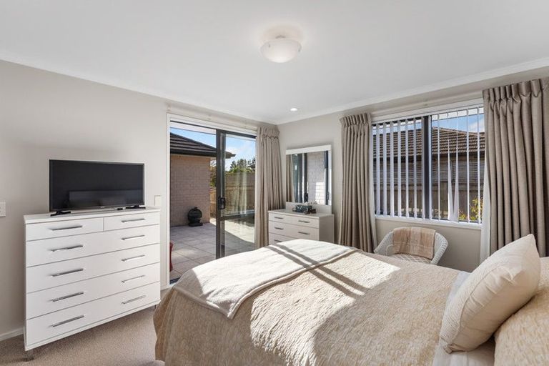 Photo of property in 12 Mcgregor Place, Paraparaumu, 5032