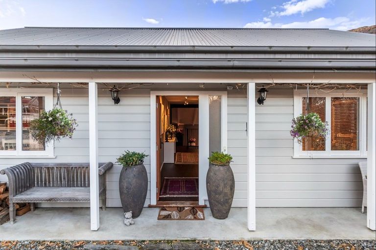 Photo of property in 10 Suffolk Street, Arrowtown, 9302