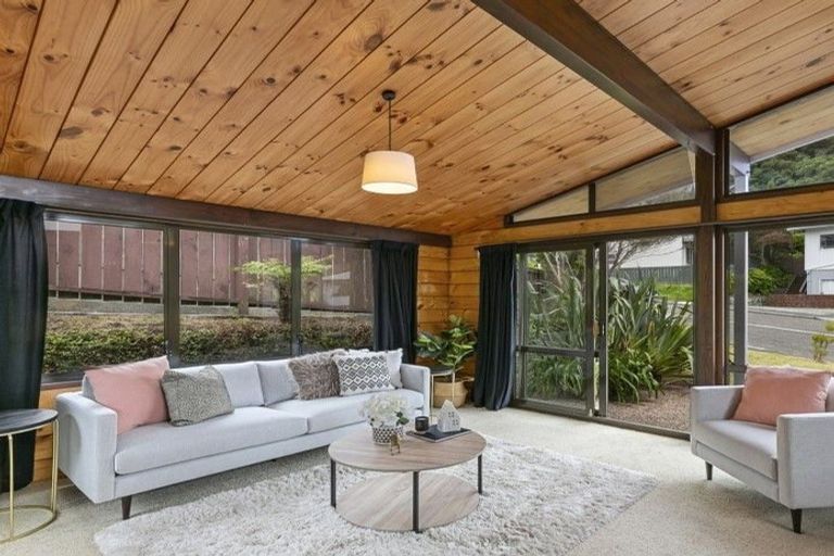 Photo of property in 87 Allington Road, Karori, Wellington, 6012