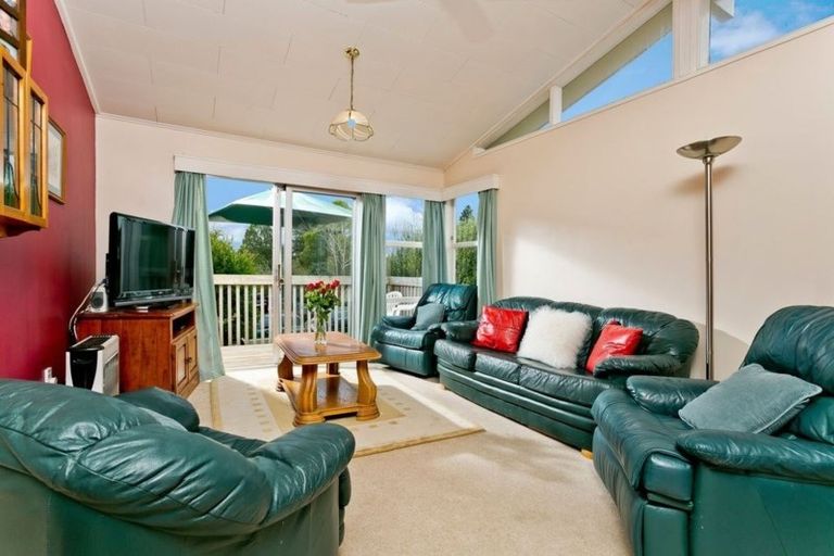 Photo of property in 3 Hamilton Place, Glenfield, Auckland, 0629