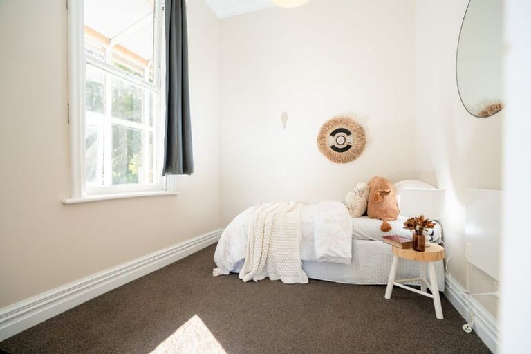 Photo of property in 58 Fairview Crescent, Kelburn, Wellington, 6012