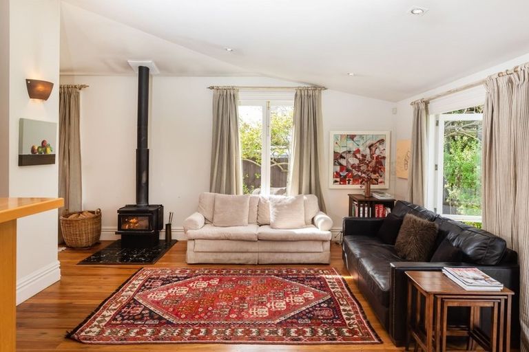 Photo of property in 42 Holly Road, St Albans, Christchurch, 8014