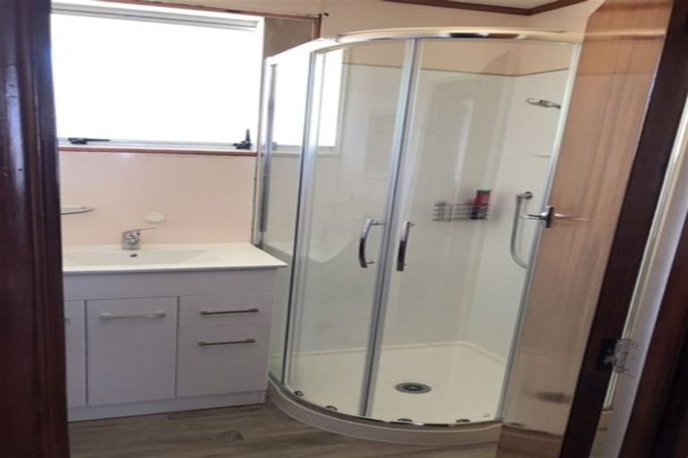 Photo of property in 11 Geoffrey Place, Mangere East, Auckland, 2024