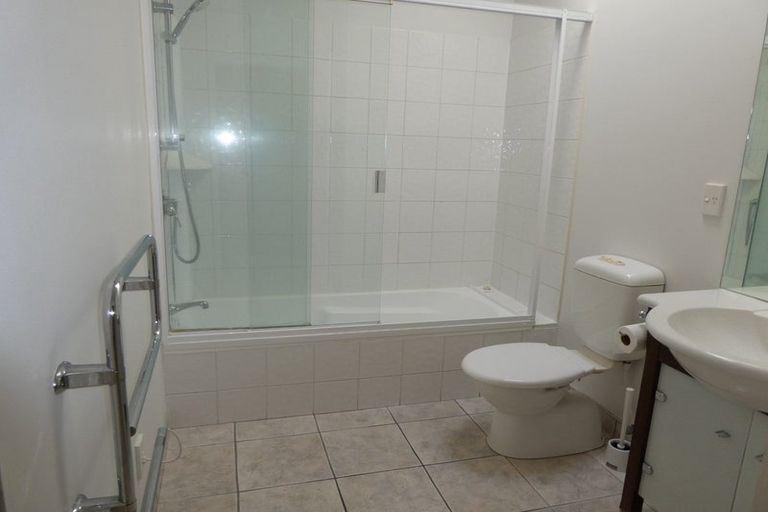 Photo of property in Atrium Towers, 9f/154 The Terrace, Wellington Central, Wellington, 6011