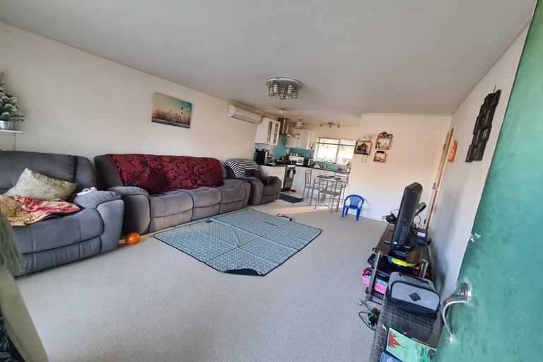 Photo of property in 2/51 Rimu Street, New Lynn, Auckland, 0600