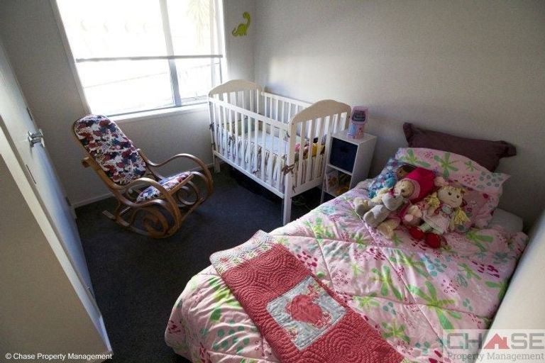 Photo of property in 16a Holiday Road, Stanmore Bay, Whangaparaoa, 0932