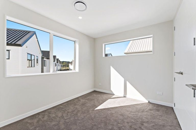 Photo of property in 17 Resnik Crescent, 0810