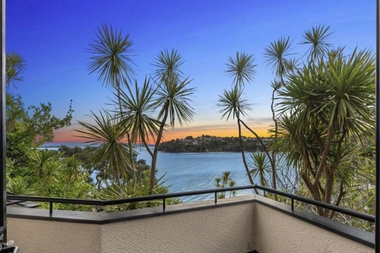 Photo of property in 2/102 Queen Street, Northcote Point, Auckland, 0627