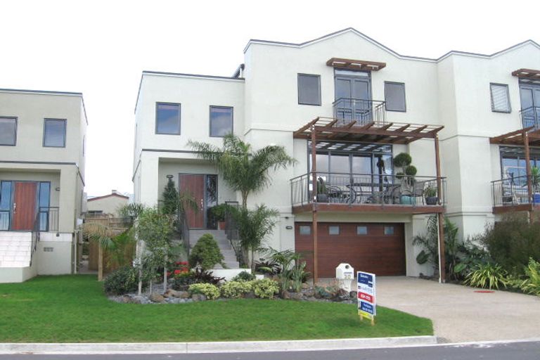 Photo of property in 30 Provence Esplanade, Te Atatu Peninsula, Auckland, 0610