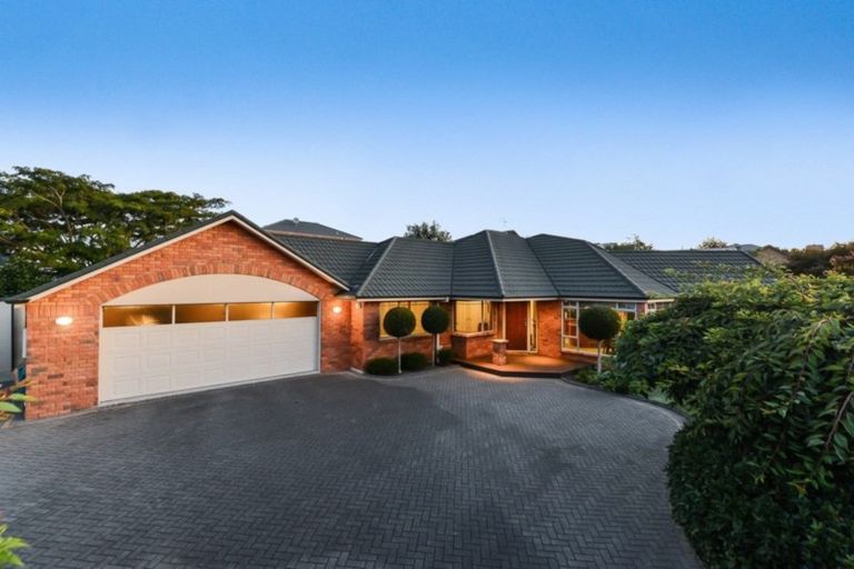 Photo of property in 15 Chatswood Place, Rototuna, Hamilton, 3210