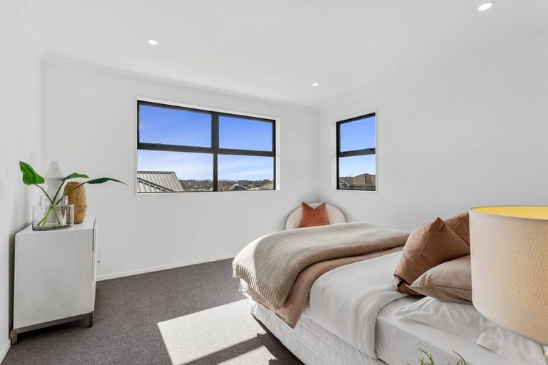 Photo of property in 24 Symes Drive, Red Beach, 0932