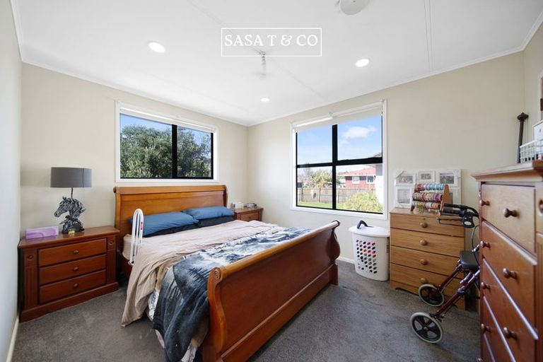 Photo of property in 29 Blake Road, Mangere East, Auckland, 2024