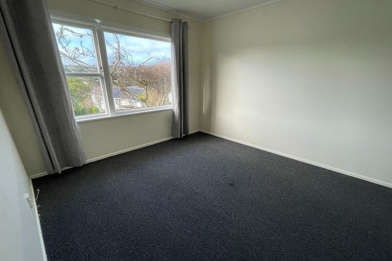Photo of property in 9 Bellringer Crescent, Newlands, Wellington, 6037