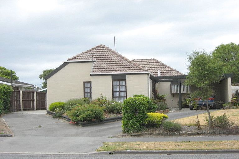 Photo of property in 12 Heathglen Avenue, Parklands, Christchurch, 8083