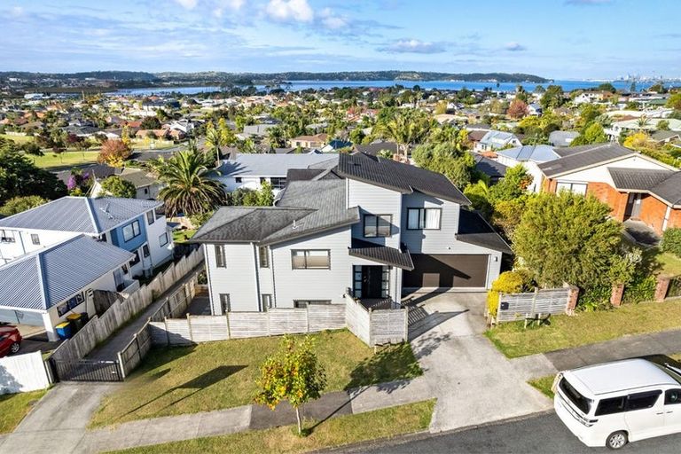 Photo of property in 11 Matisse Drive, West Harbour, Auckland, 0618