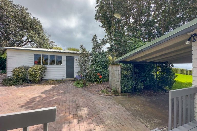 Photo of property in 107 Howard Road, Orere Point, Papakura, 2585