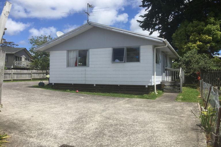 Photo of property in 8 Don Buck Road, Massey, Auckland, 0614