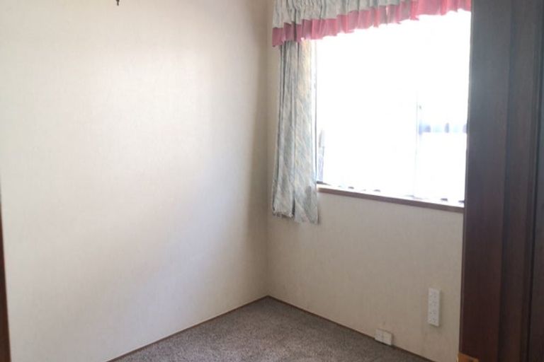 Photo of property in 34a Mark Edward Drive, Half Moon Bay, Auckland, 2012