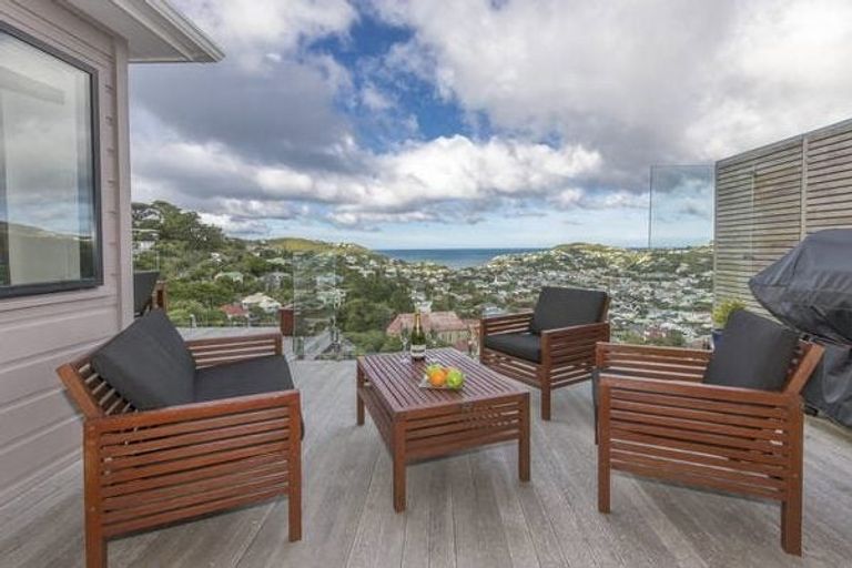 Photo of property in 7a Bay Lair Grove, Island Bay, Wellington, 6023