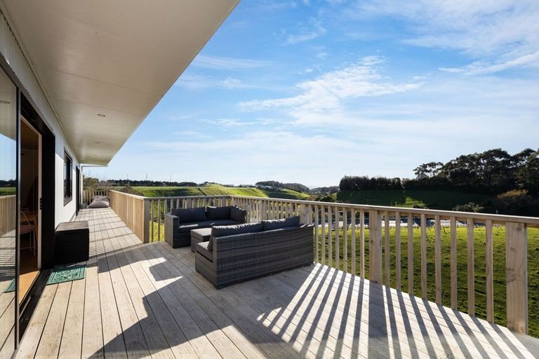 Photo of property in 22b Saint Ives Grove, Whalers Gate, New Plymouth, 4310
