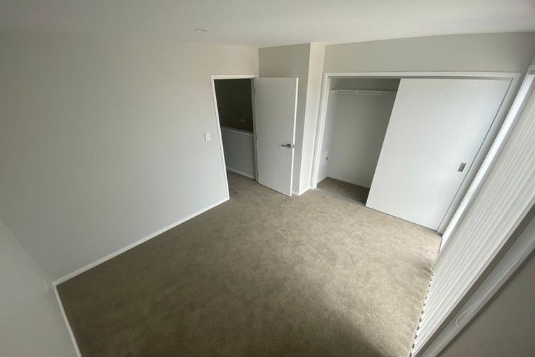 Photo of property in 2 Mikoikoi Crescent, Mangere Bridge, Auckland, 2022
