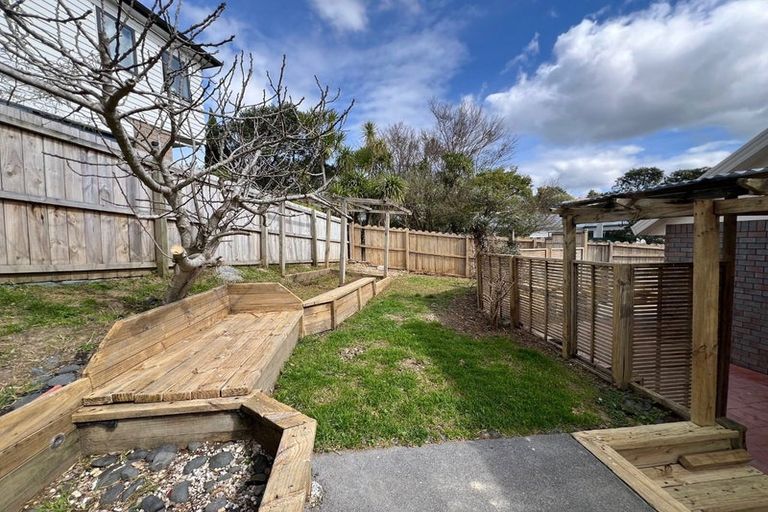 Photo of property in 8 Thornbill Rise, Unsworth Heights, Auckland, 0632